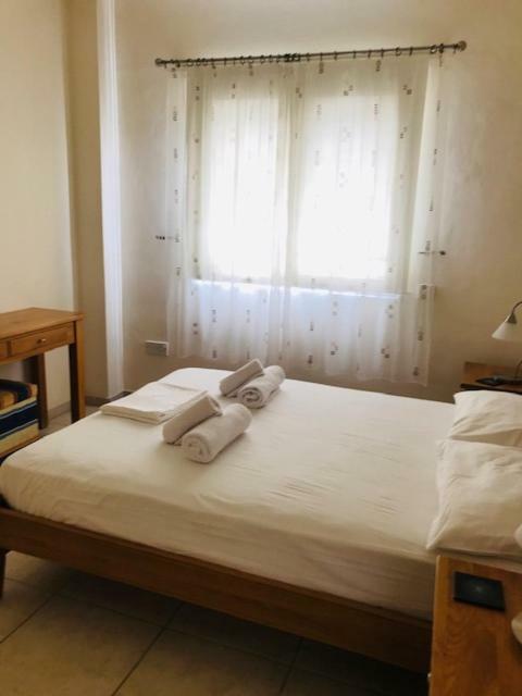 Caiti'S Place Apartment Paphos Luaran gambar