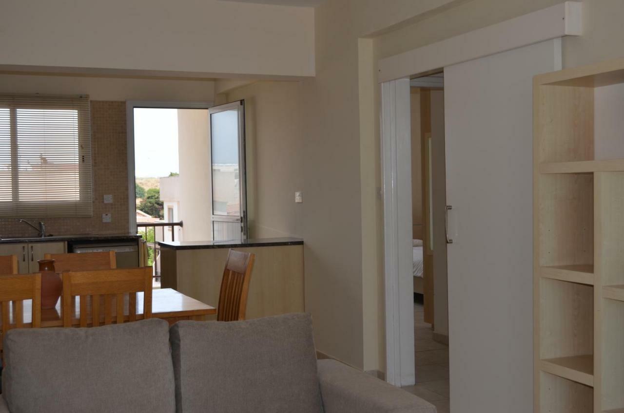 Caiti'S Place Apartment Paphos Luaran gambar